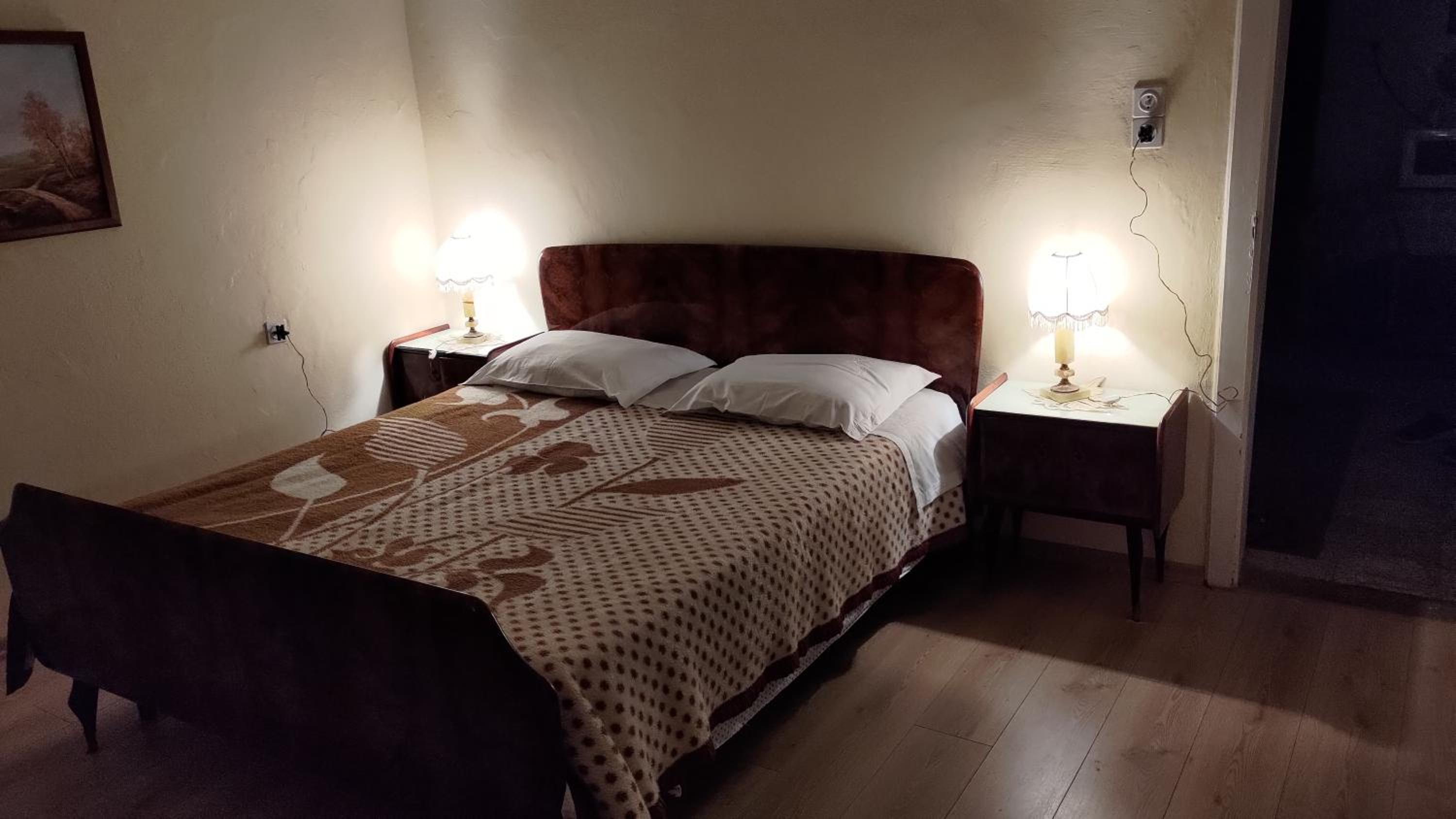 2 Bedroom house in center of Tirana (parking)
