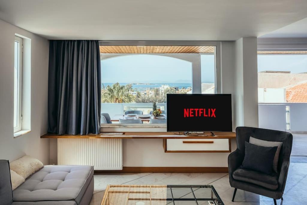 Grand Sea View Apartment 3' from Kavouri Beach