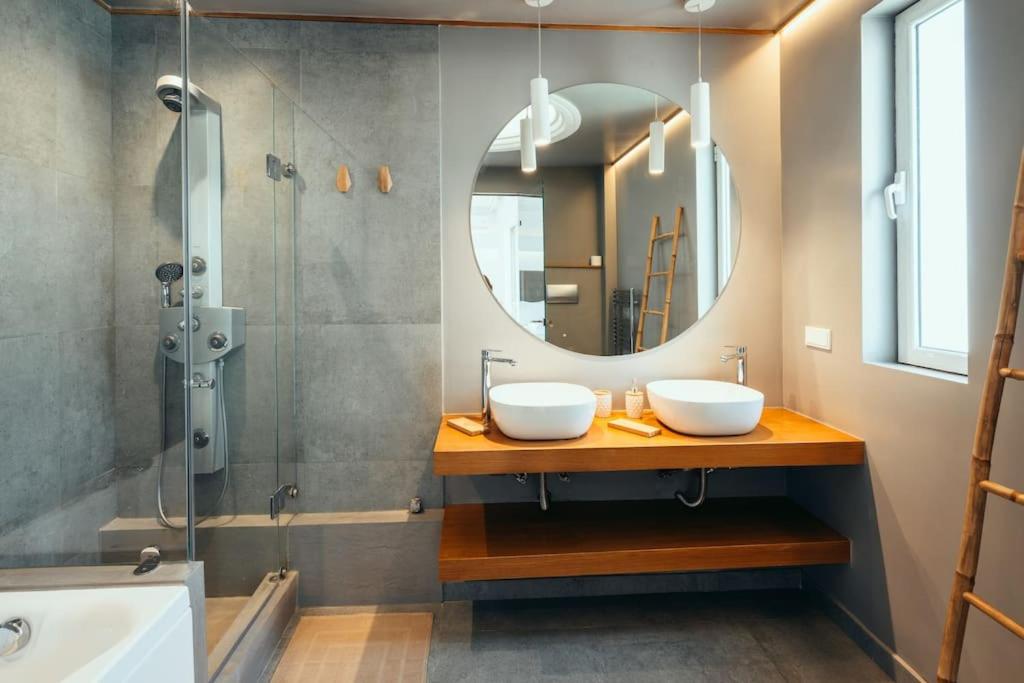 Grand Sea View Apartment 3' from Kavouri Beach