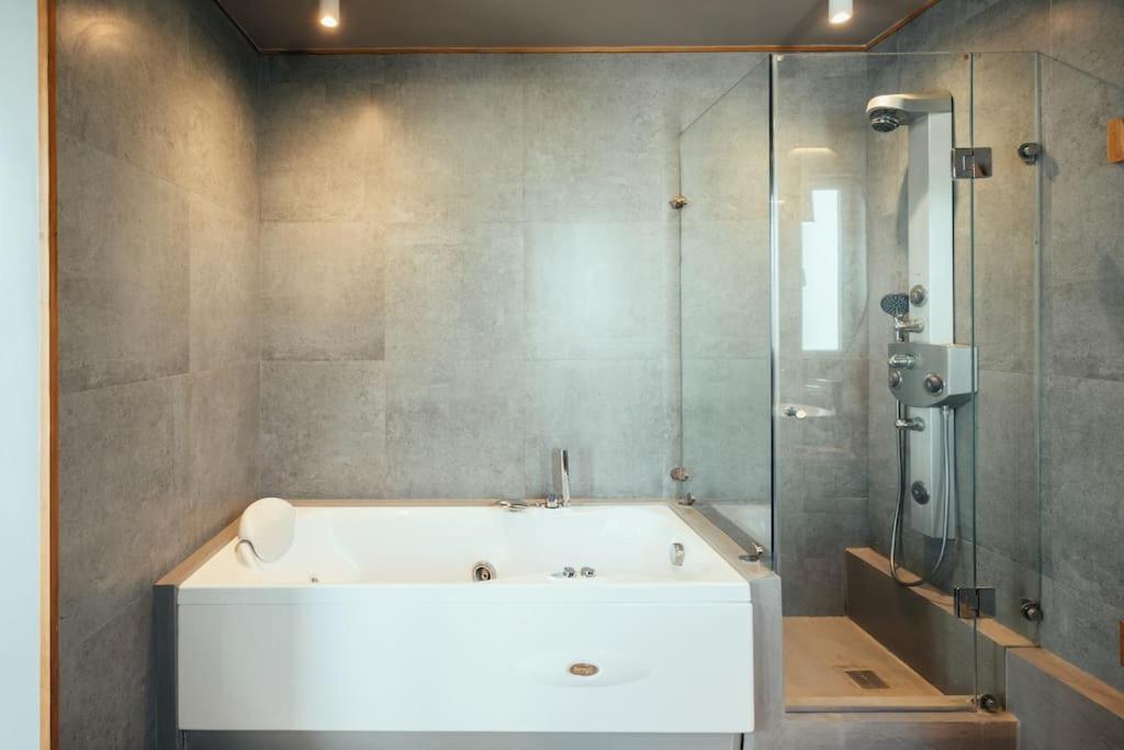 Grand Sea View Apartment 3' from Kavouri Beach
