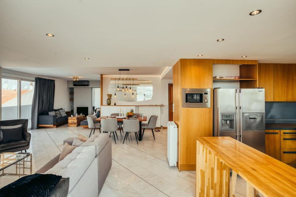 Grand Sea View Apartment 3' from Kavouri Beach