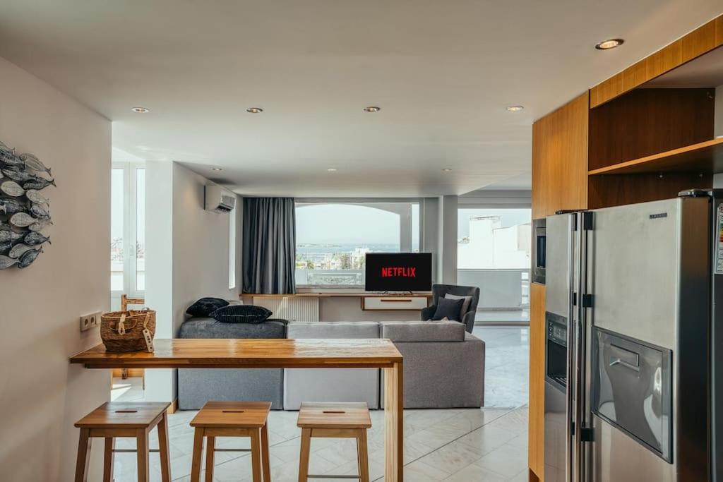 Grand Sea View Apartment 3' from Kavouri Beach