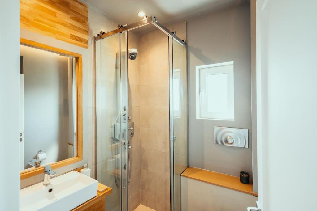 Grand Sea View Apartment 3' from Kavouri Beach