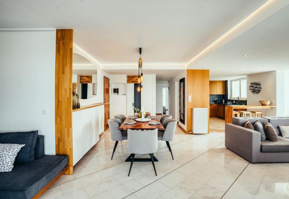 Grand Sea View Apartment 3' from Kavouri Beach