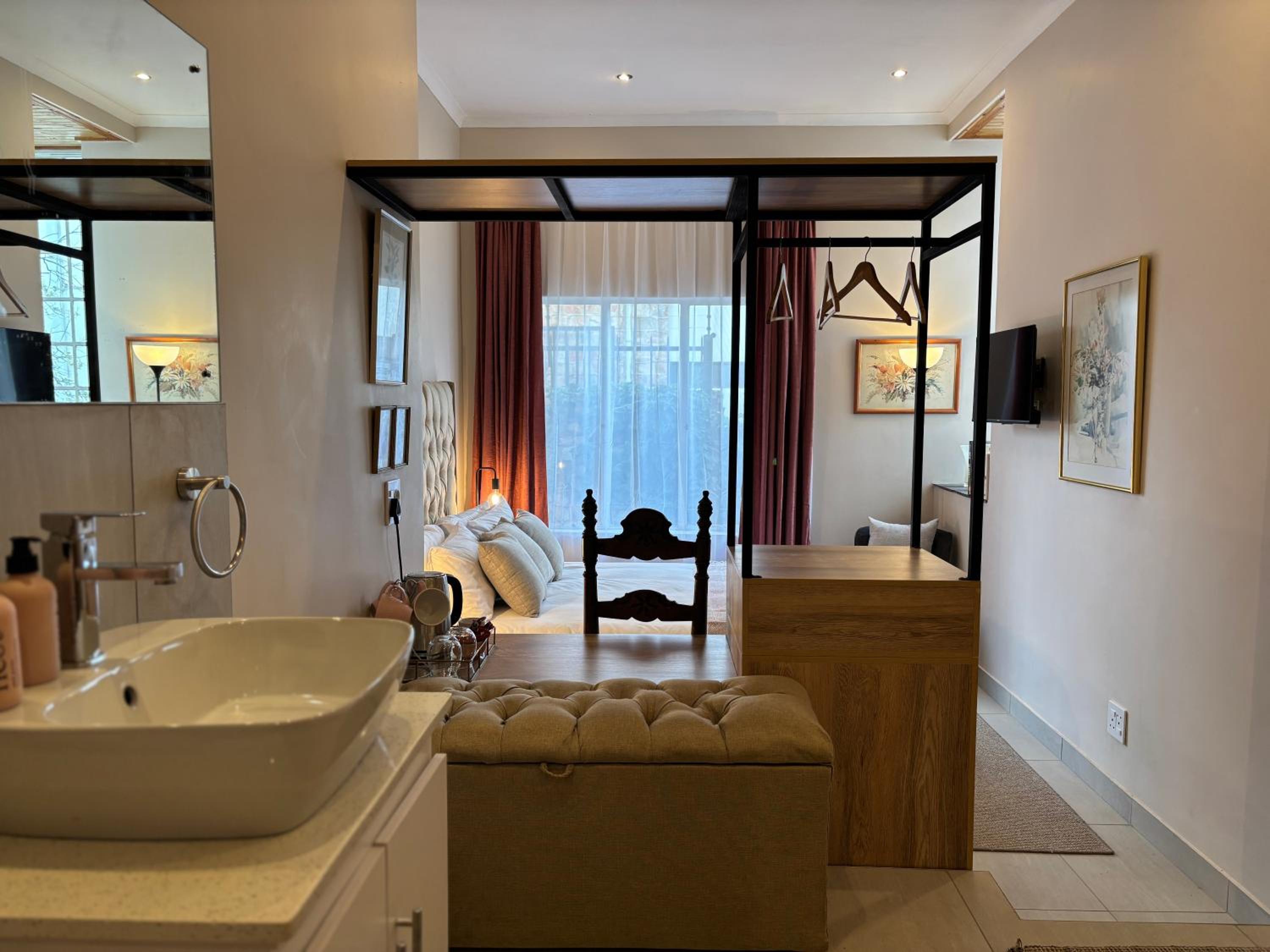 La Casa Blanca - Emmarentia, Johannesburg