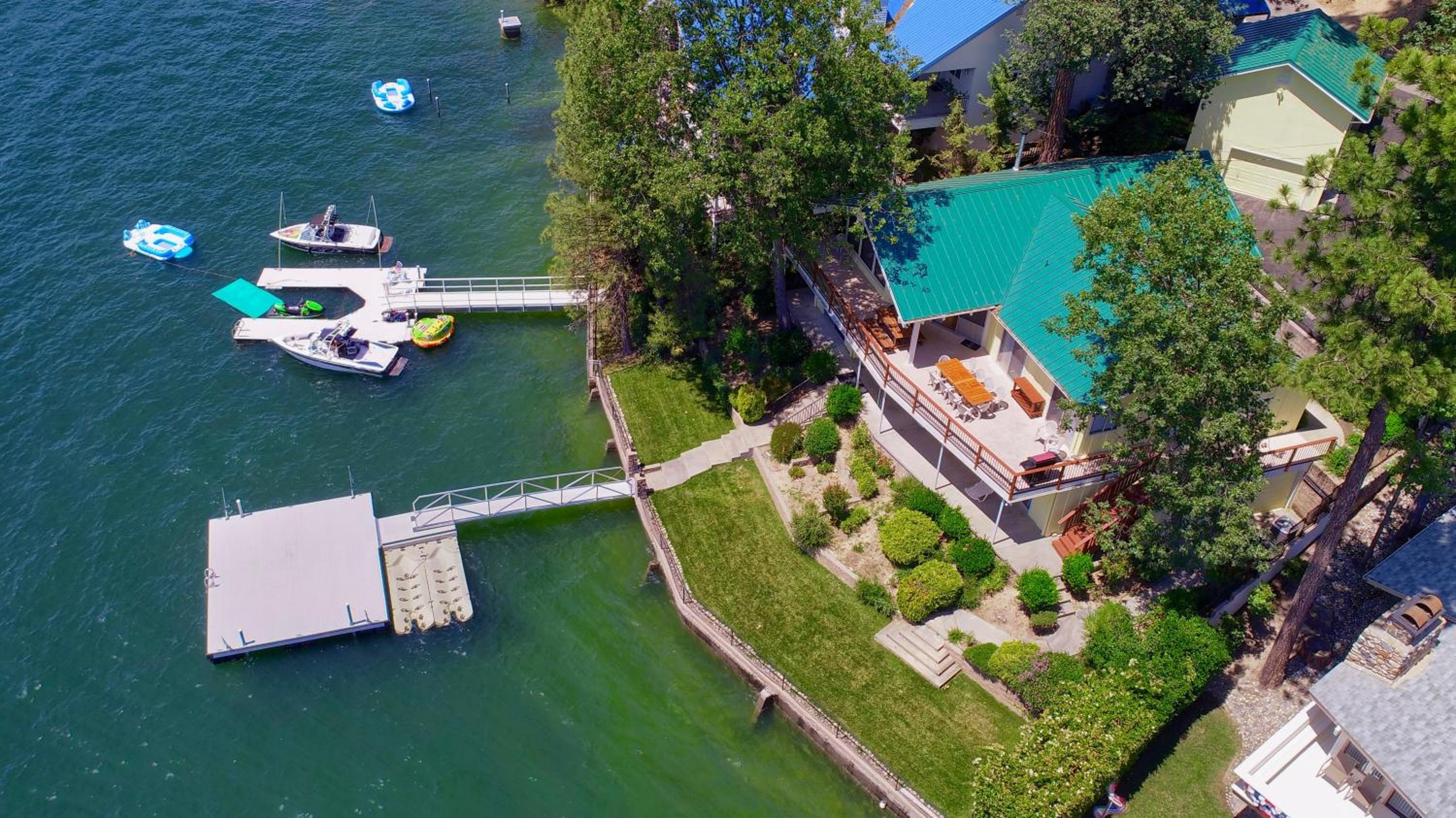 Eagles Nest at Bass Lake near Yosemite with Boat Dock view 5