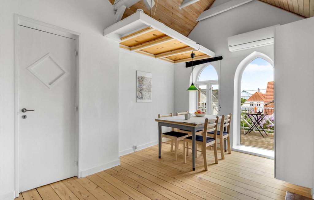 Apartment with balcony in villa Hojer