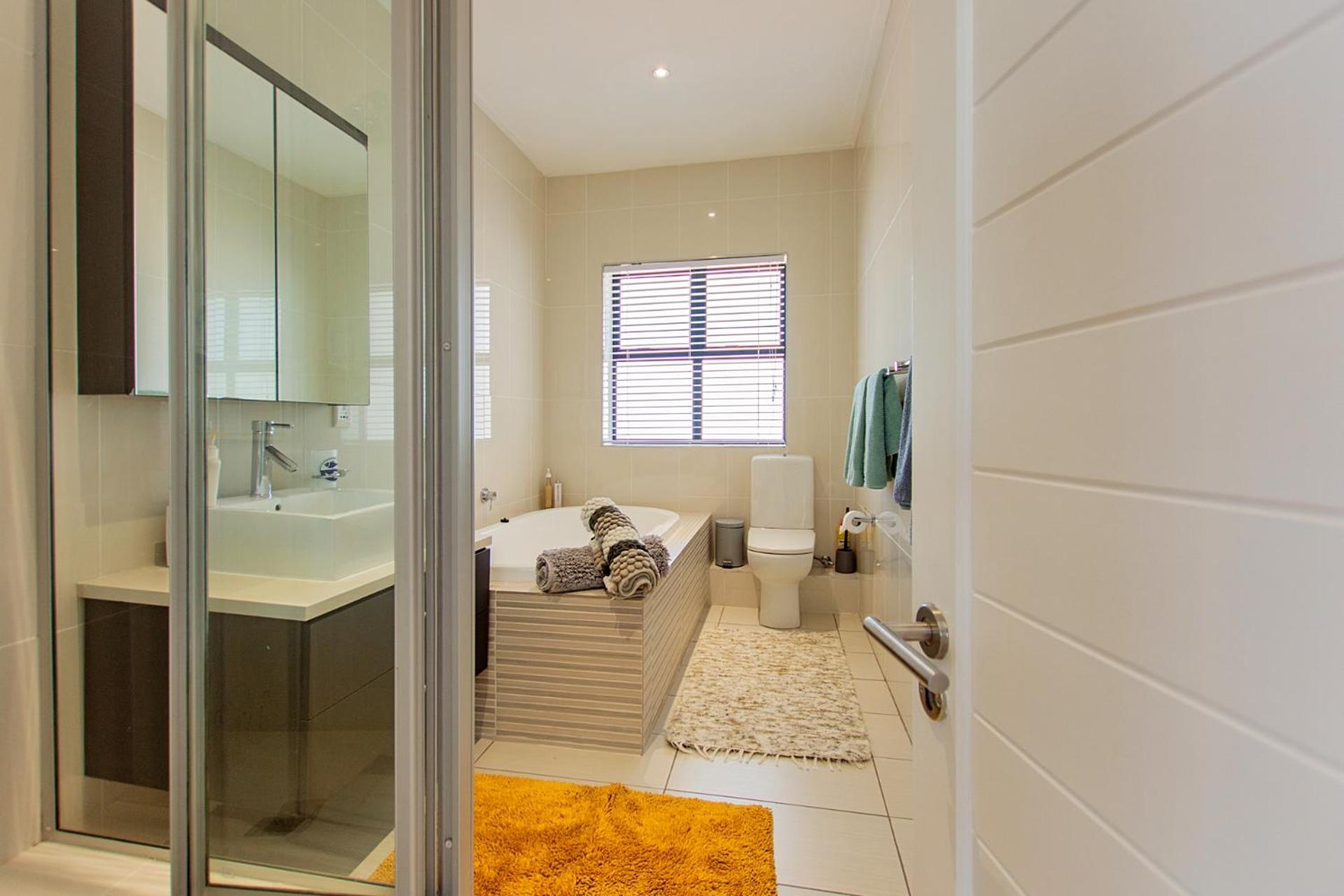 Love, Peace and Water, Langebaan, 8-sleeper view 3