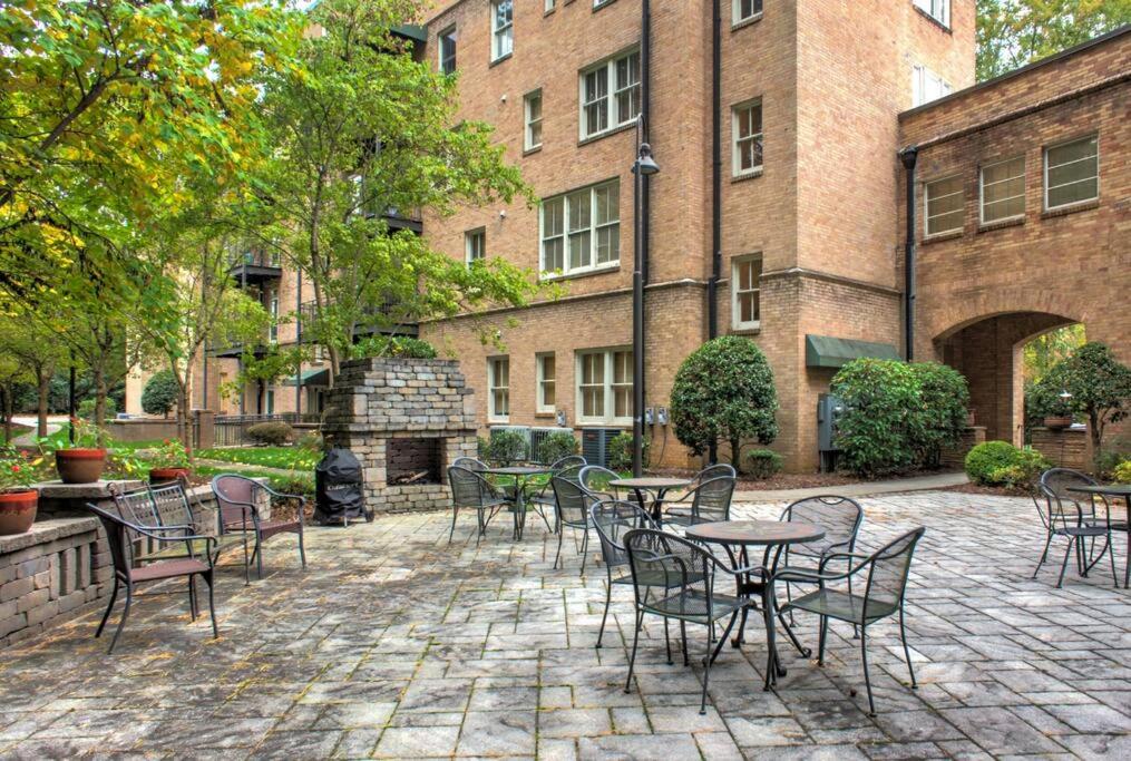Huge Spacious Condo Sleeps 10 Close to Biltmore and Asheville Downtown view 3