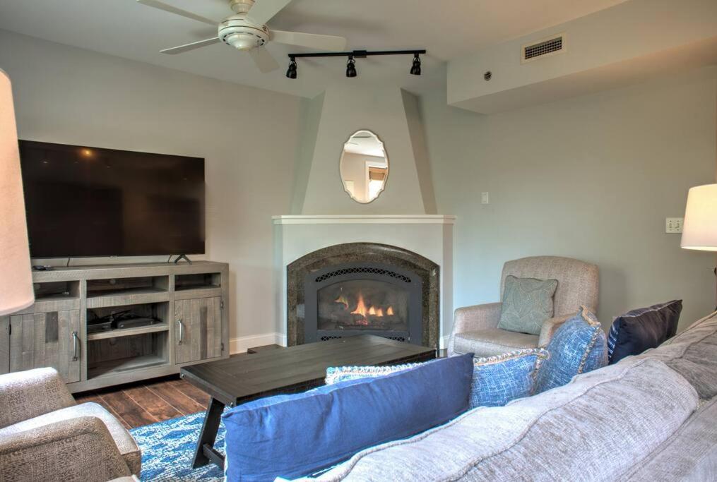 Huge Spacious Condo Sleeps 10 Close to Biltmore and Asheville Downtown view 4