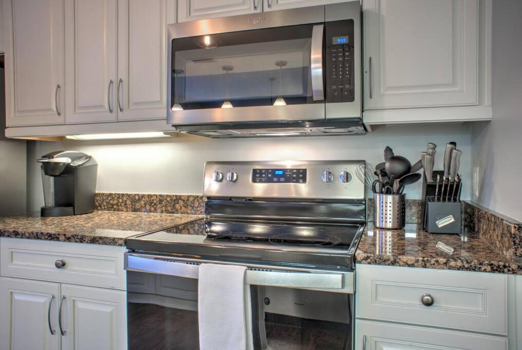 Huge Spacious Condo Sleeps 10 Close to Biltmore and Asheville Downtown view 5