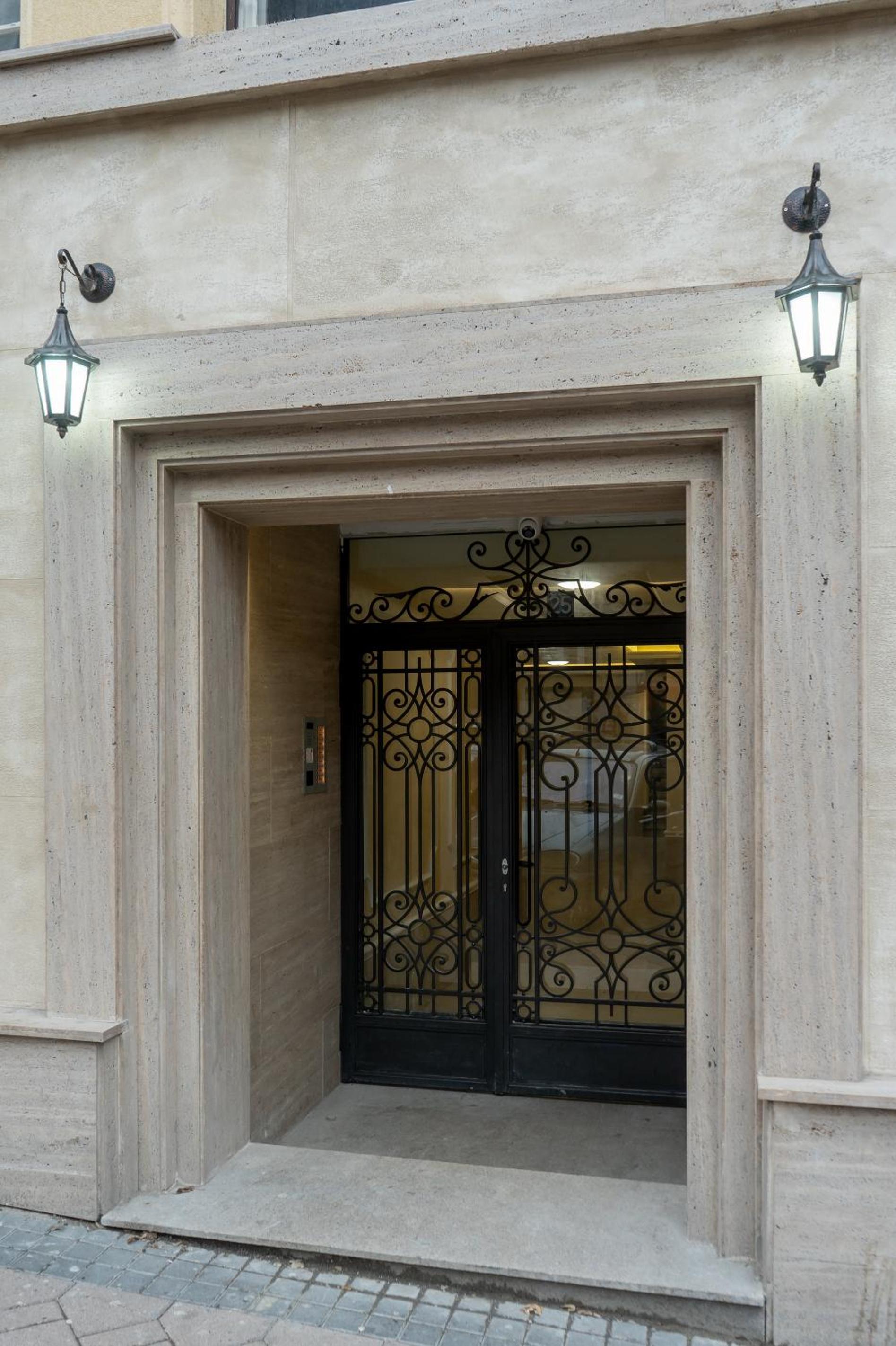 Black Pearl Luxury Suites