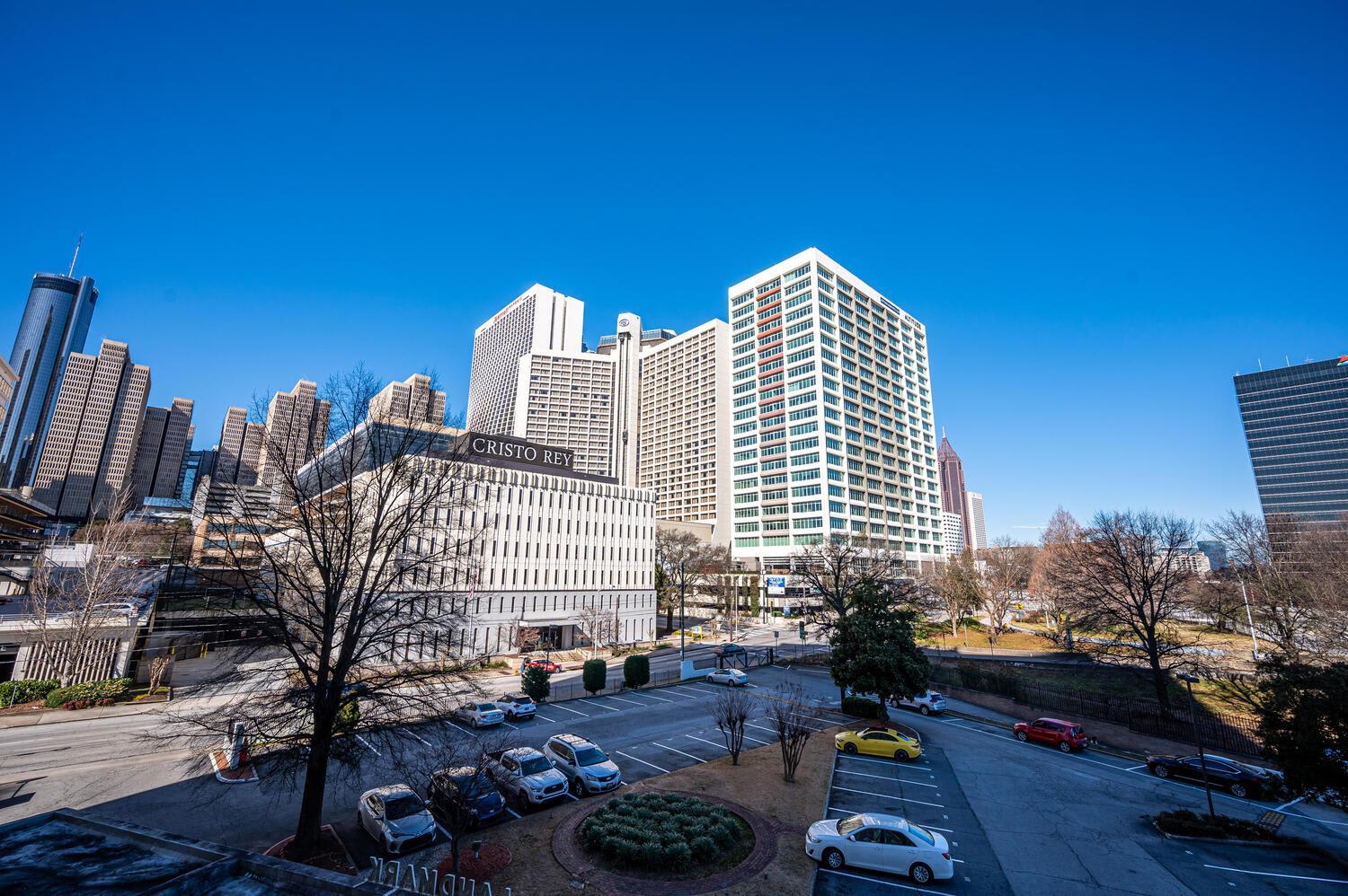 City View Newly Renovated 3 Beds with Free Parking LM909