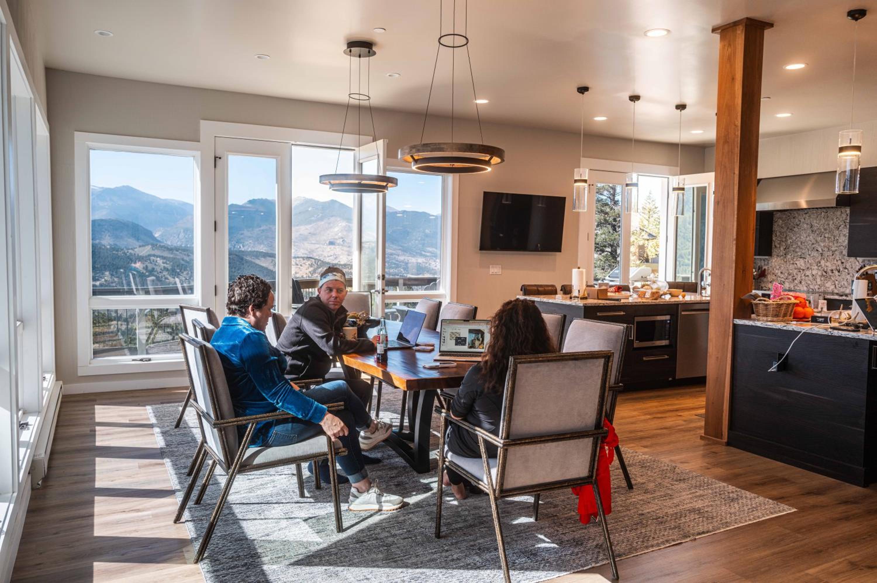 Breathtaking Luxury Mountain Retreat - Estes Park's Best Views - Switzerland in Colorado - Property Image 40