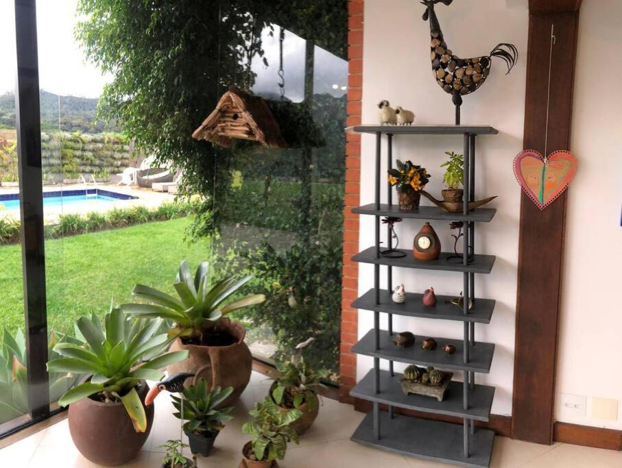 Casa com vista deslumbrante, natureza, conforto e toda plana!