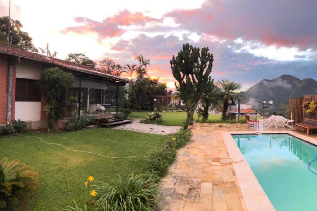 Casa com vista deslumbrante, natureza, conforto e toda plana!