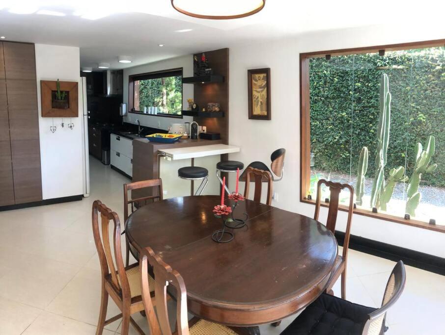 Casa com vista deslumbrante, natureza, conforto e toda plana!