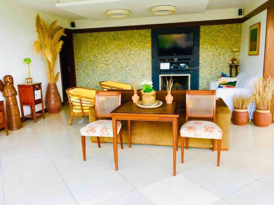 Casa com vista deslumbrante, natureza, conforto e toda plana!