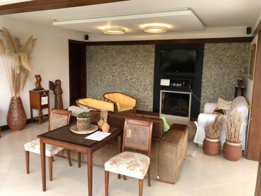 Casa com vista deslumbrante, natureza, conforto e toda plana!
