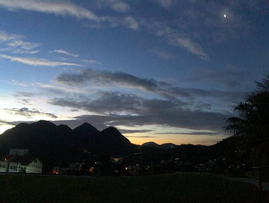 Casa com vista deslumbrante, natureza, conforto e toda plana!