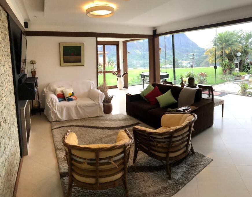 Casa com vista deslumbrante, natureza, conforto e toda plana!