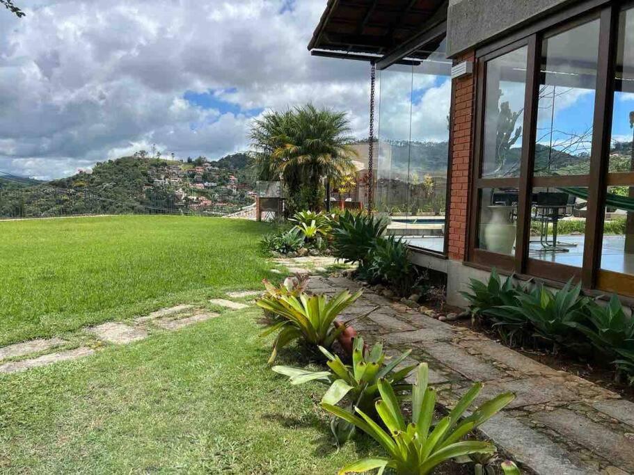 Casa com vista deslumbrante, natureza, conforto e toda plana!