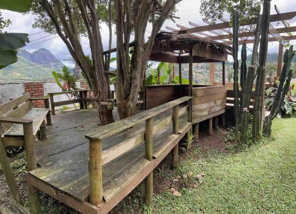 Casa com vista deslumbrante, natureza, conforto e toda plana!