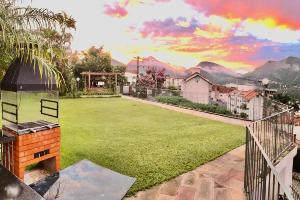 Casa com vista deslumbrante, natureza, conforto e toda plana!