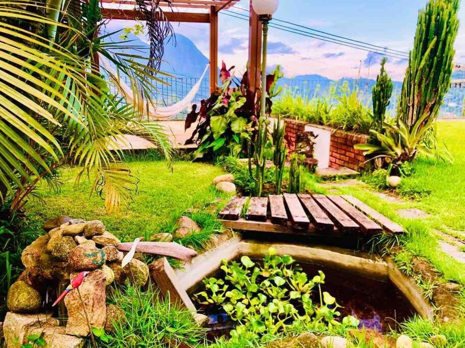 Casa com vista deslumbrante, natureza, conforto e toda plana!