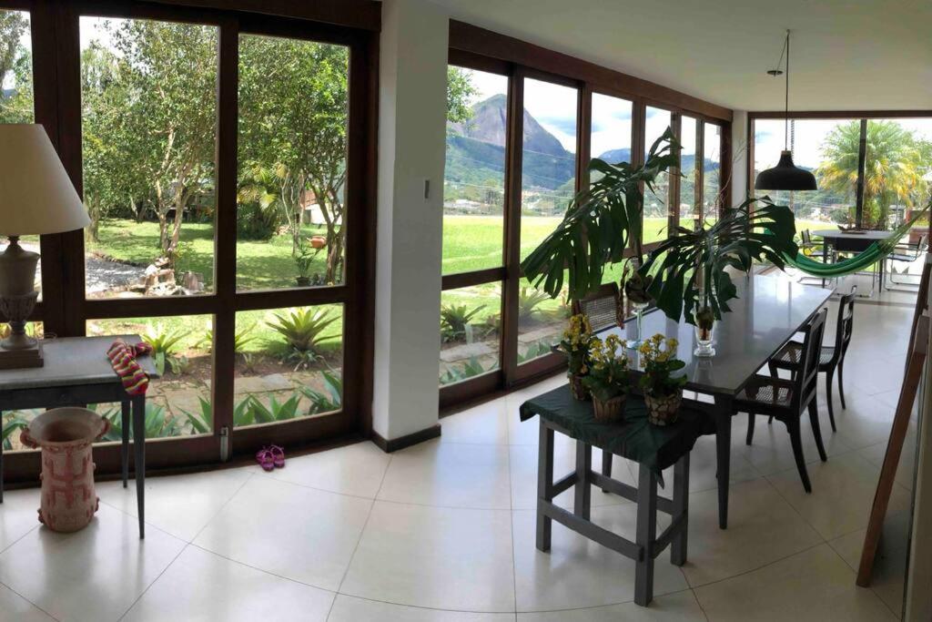 Casa com vista deslumbrante, natureza, conforto e toda plana!