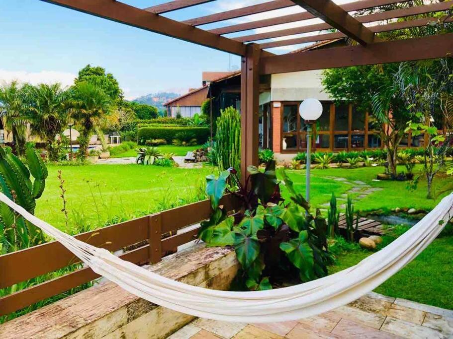 Casa com vista deslumbrante, natureza, conforto e toda plana!