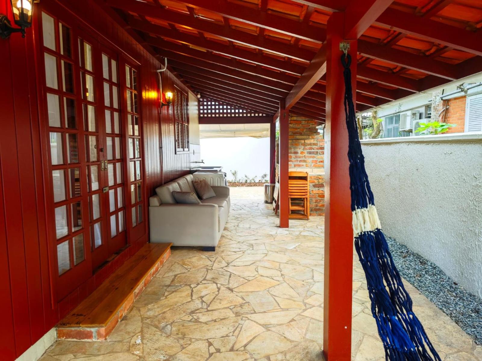 Las Rocas Bech House