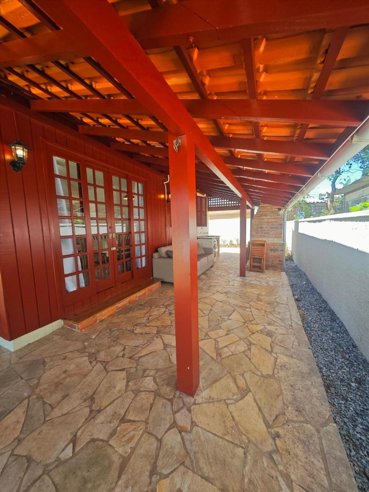 Las Rocas Bech House