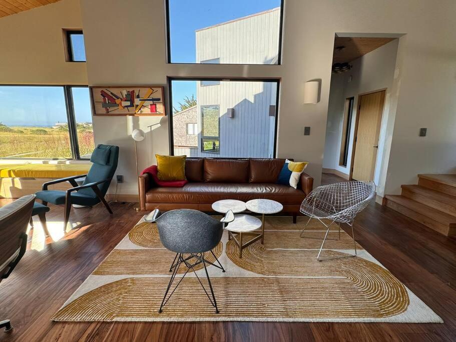Wildmoor View-- Modern architectural Sea Ranch home walk to Beach view 2