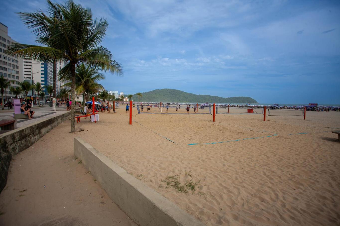 Apto com WiFi a 300 metros da Praia do Boqueirao