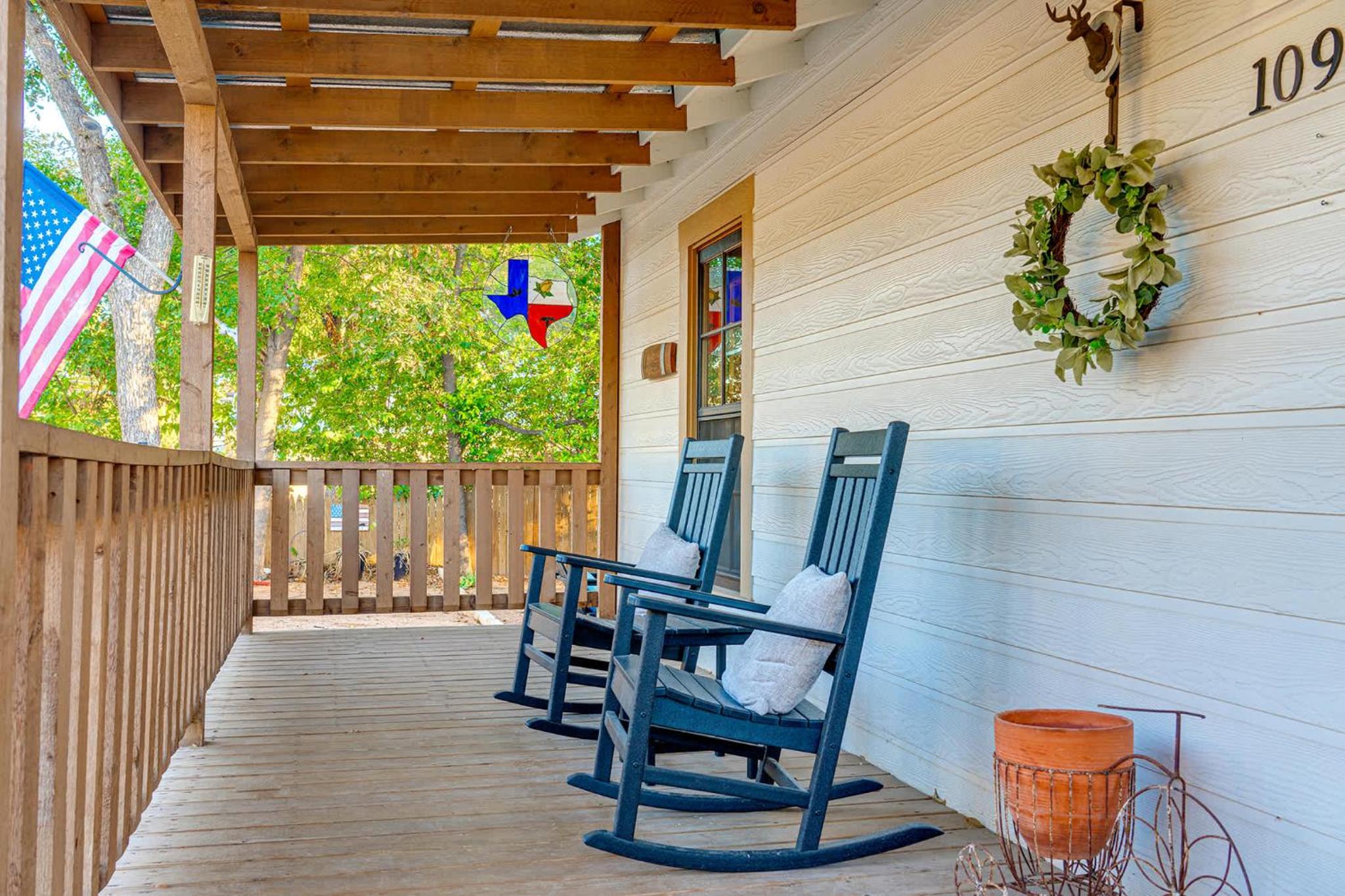 LeMay Haus - Fire Pit, Heated Pool & Close to Main view 5