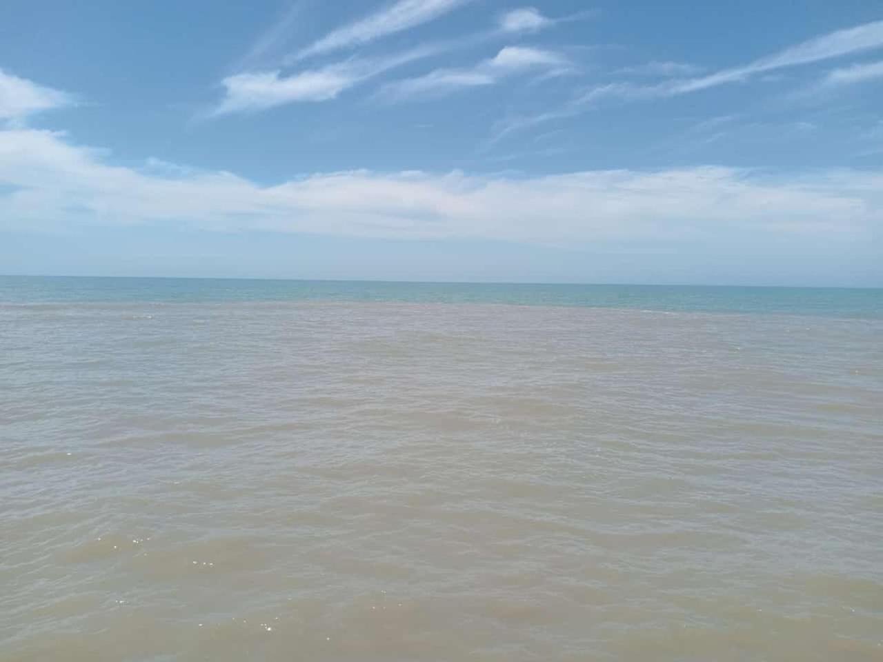 Mar de Ana, Frente al mar, interno a una cuadra del centro