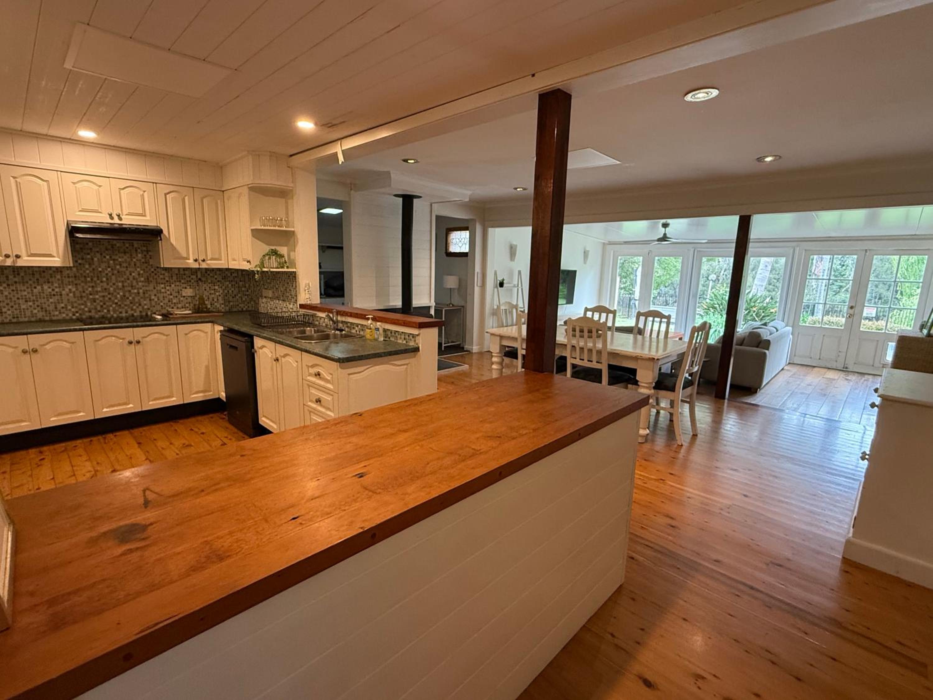 Pen-Y-Pont 4 bedroom riverfront retreat with cottage charm