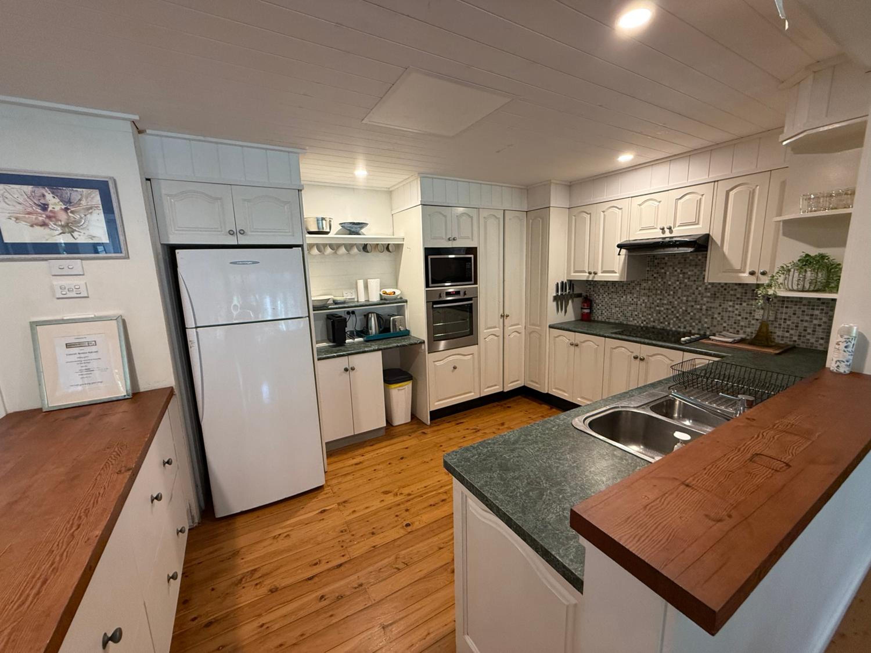 Pen-Y-Pont 4 bedroom riverfront retreat with cottage charm
