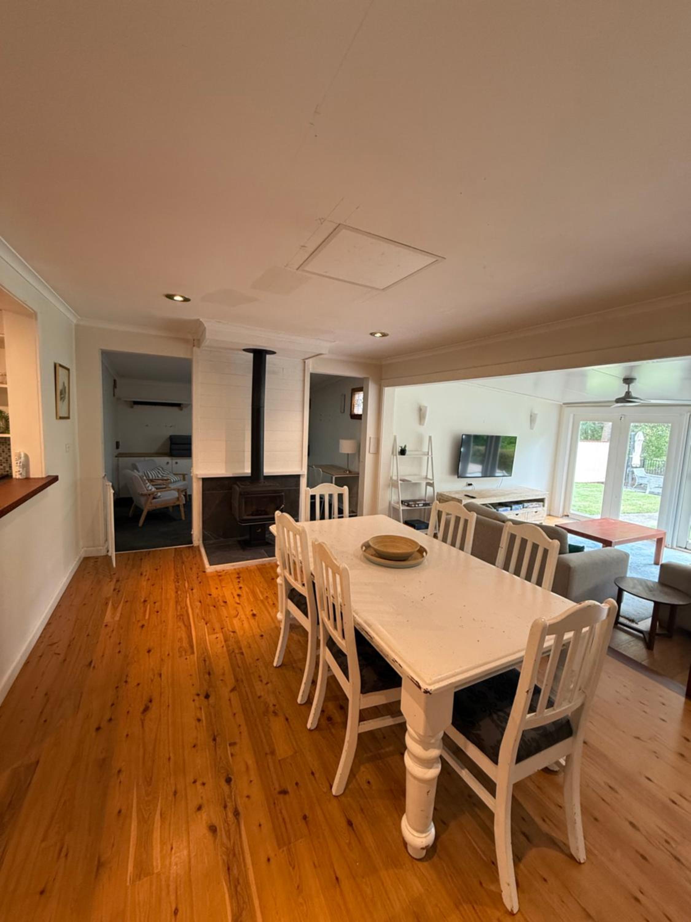 Pen-Y-Pont 4 bedroom riverfront retreat with cottage charm