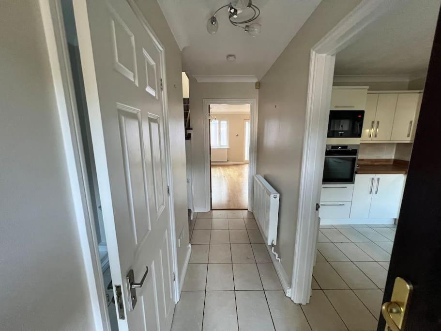 Spacious private 3 bed house - great location view 5