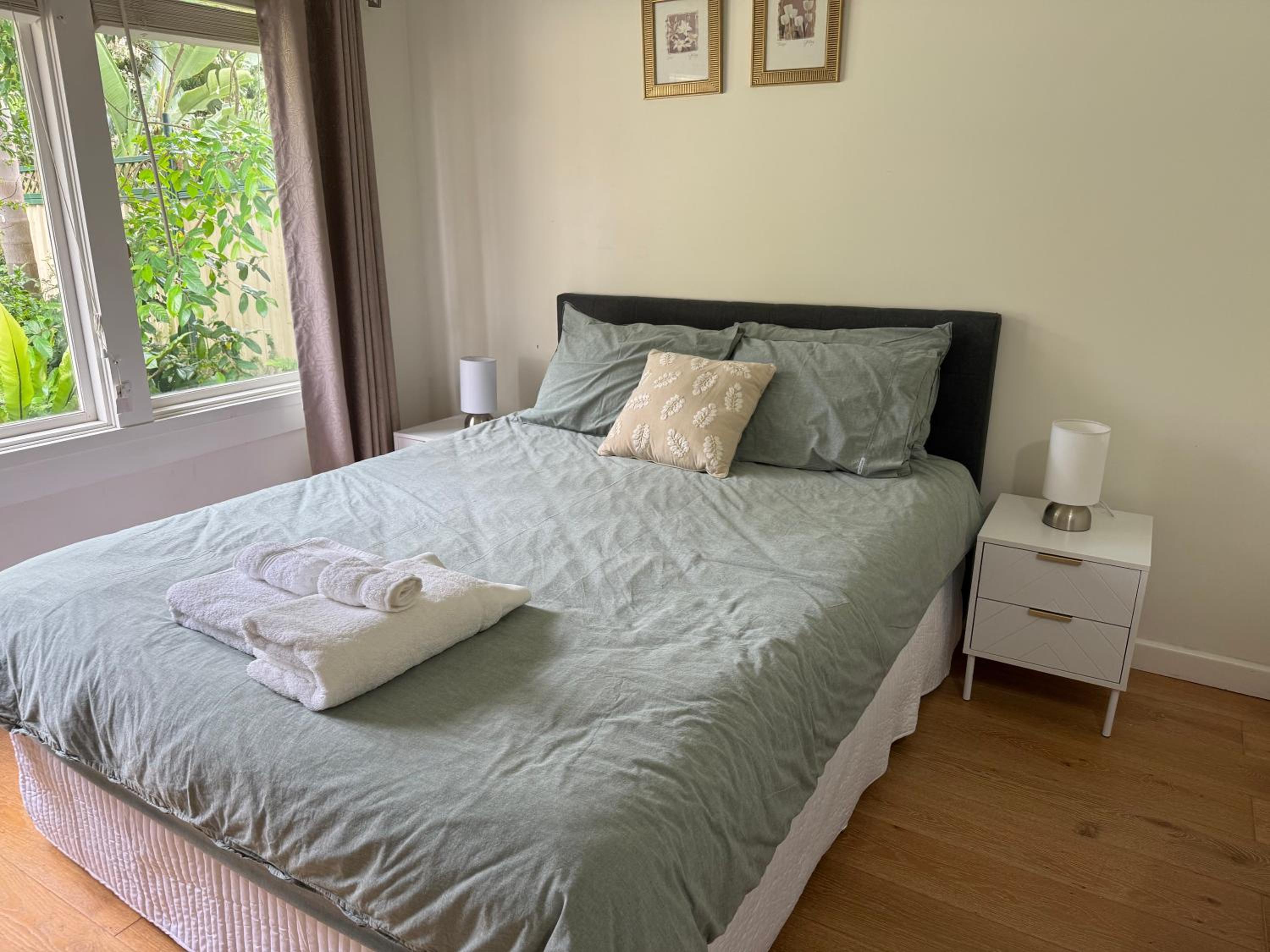Pen-Y-Pont 4 bedroom riverfront retreat with cottage charm