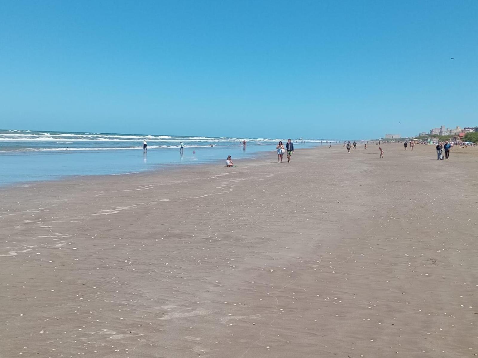 Mar de Ana, Frente al mar, interno a una cuadra del centro