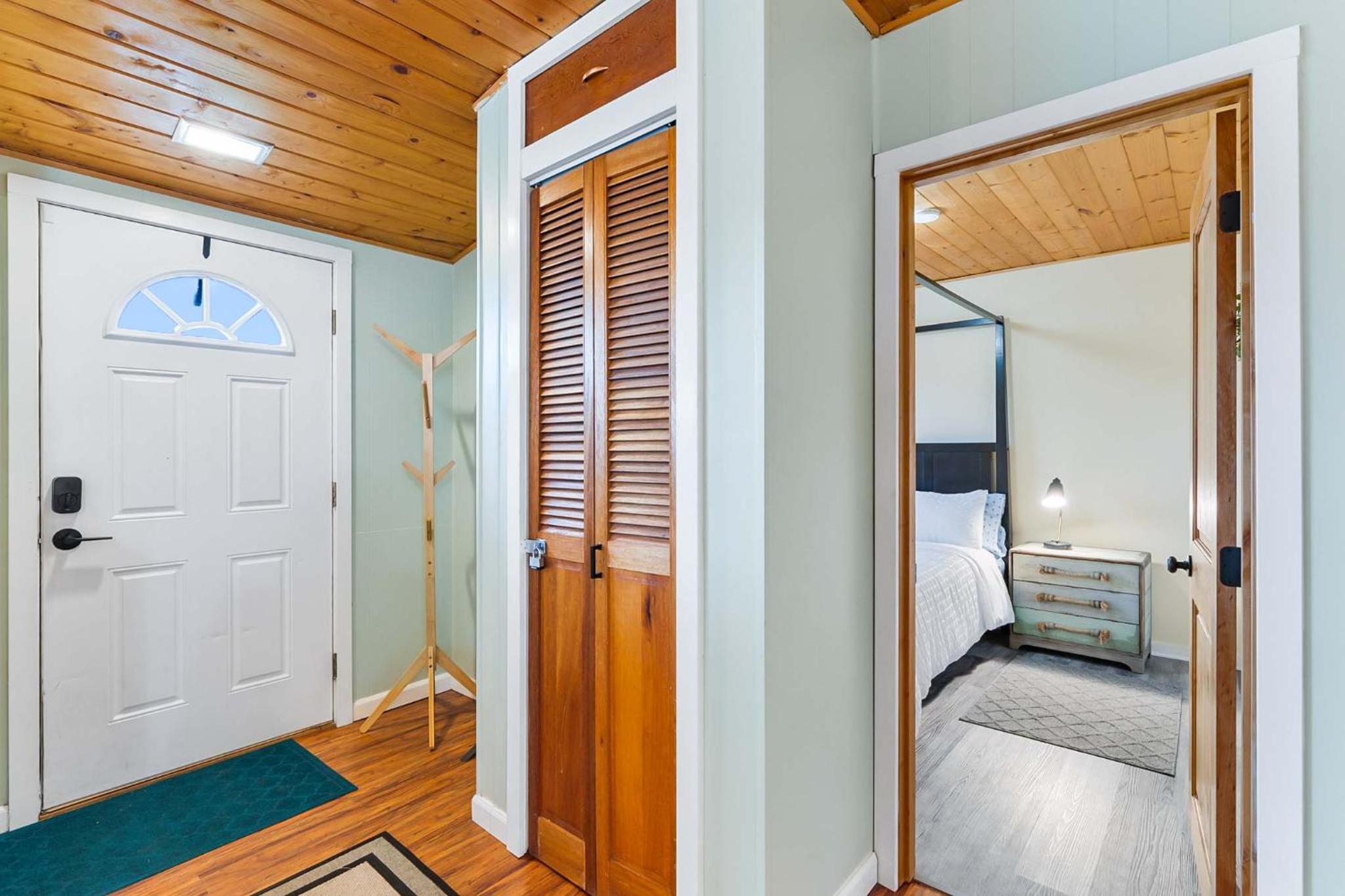 Upgraded Birch Bay Cottage Retreat view 5