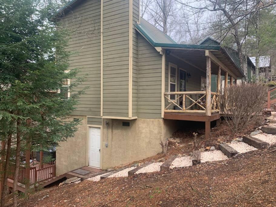 Cozy Cabin Smoky Mountains - Hot tub, pool, & golf view 4