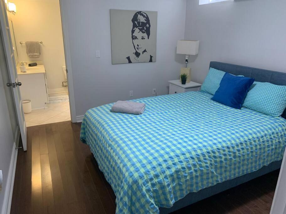 2 bedroom apartment-2 free parking -14 min to Pearson airport