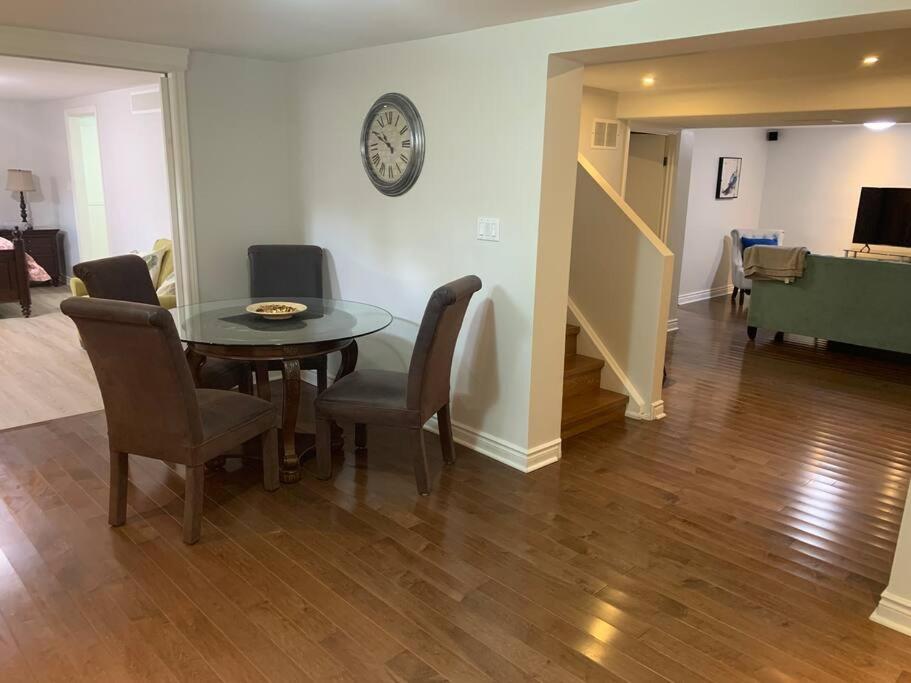 2 bedroom apartment-2 free parking -14 min to Pearson airport