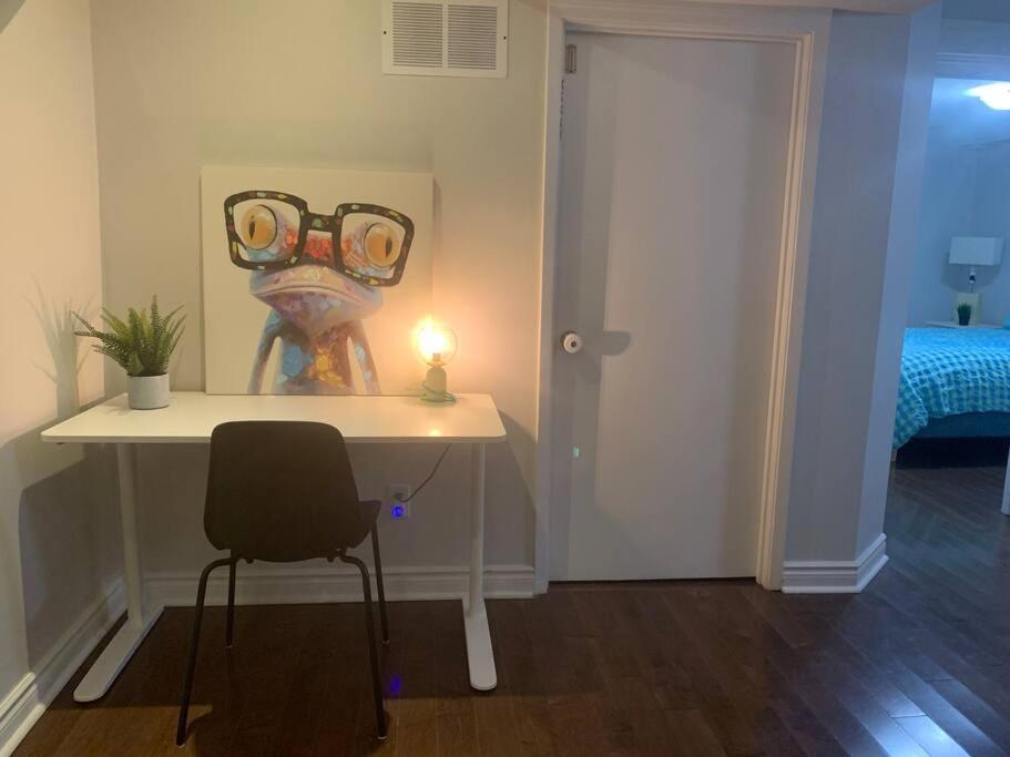 2 bedroom apartment-2 free parking -14 min to Pearson airport