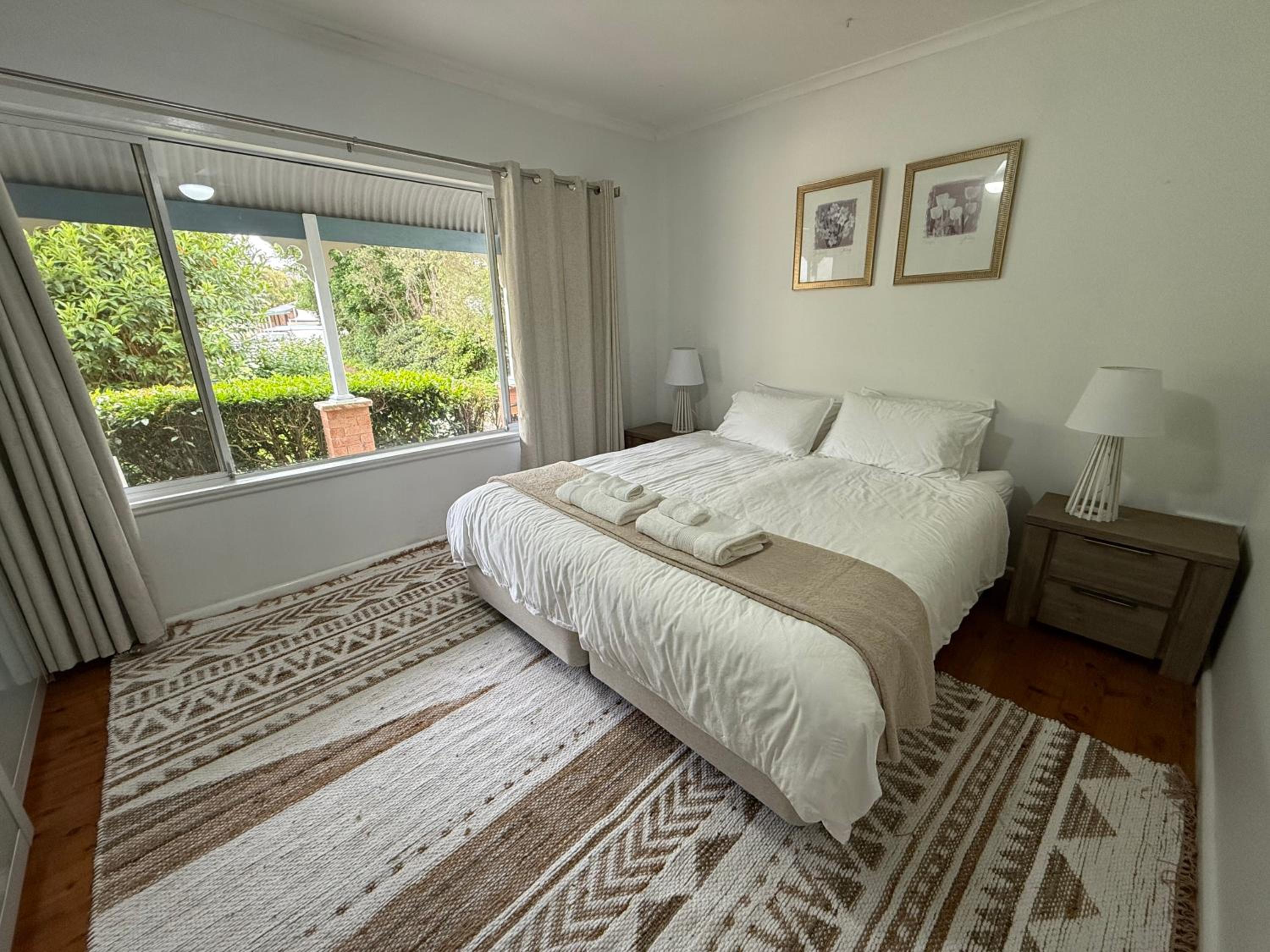Pen-Y-Pont 4 bedroom riverfront retreat with cottage charm