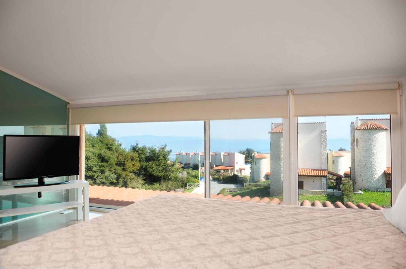 Villa White Lotus with private pool view 3